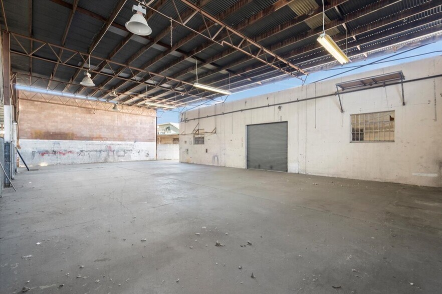More Photos Of 2466 Bay Rd, Redwood City Warehouse For Lease