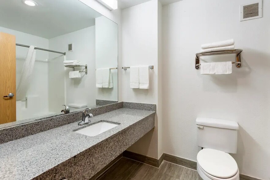 More Photos Of 150 Browns Ferry Rd, Chattanooga Hotel For Sale