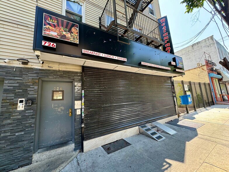 More Photos Of 726 Courtlandt Ave, Bronx Restaurant For Lease