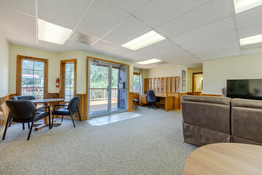 More Photos Of 45632 McKenzie Hwy, Vida Flex For Sale