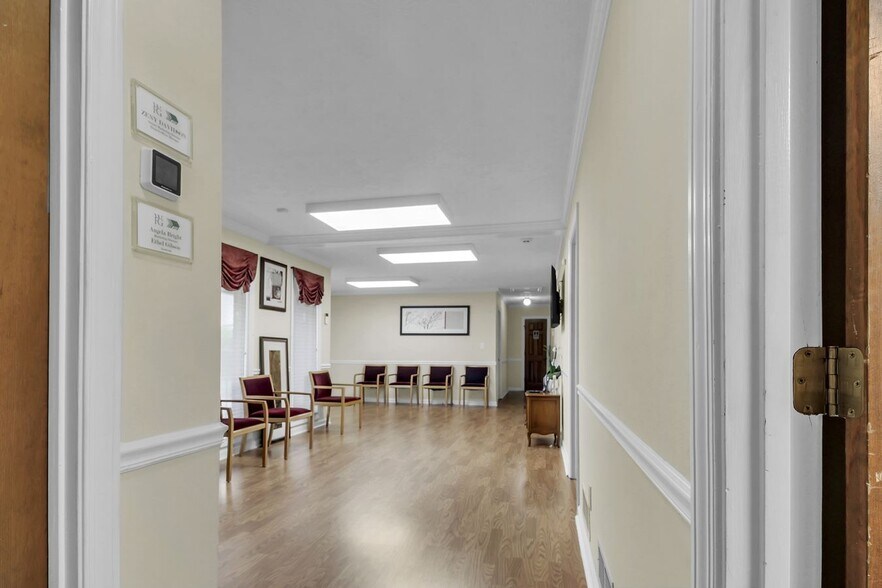 More Photos Of 1281-1283 Parker Rd SE, Conyers Office For Sale
