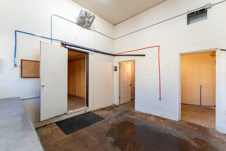 More Photos Of 292 State Highway 505, Winlock Flex For Lease