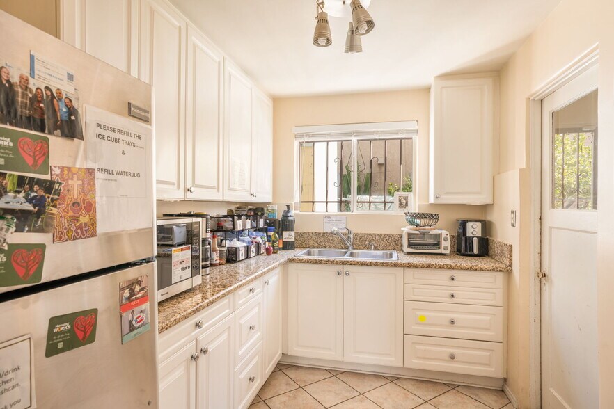 More Photos Of 121 N Avenue 59, Los Angeles Office For Sale