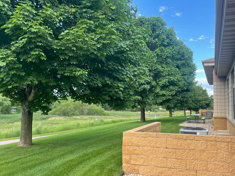 More Photos Of 5117 S Crossing Pl, Sioux Falls Office For Sale