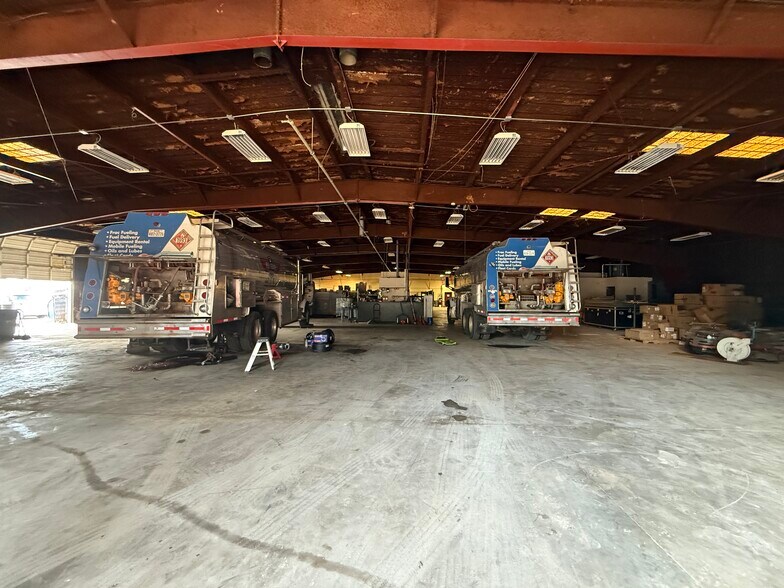 More Photos Of 909 W 70th St, Shreveport Warehouse For Sale