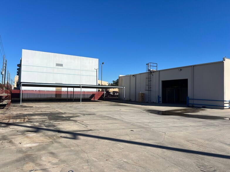 More Photos Of 1125 W Park One Dr, Sugar Land Warehouse For Sale
