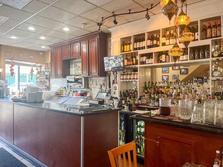 More Photos Of 933 Decatur St, New Orleans Storefront For Sale