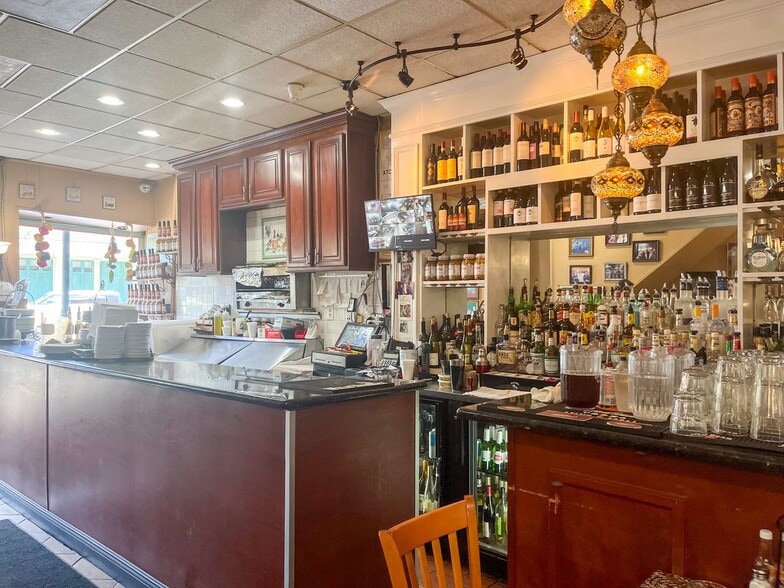 More Photos Of 933 Decatur St, New Orleans Storefront For Lease