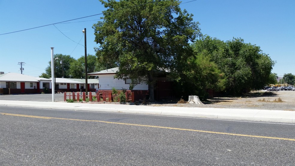 Primary Photo Of 515 Cornell Ave, Lovelock Hotel For Sale