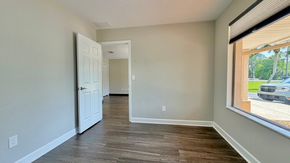 More Photos Of 1108 S State St, Bunnell Office For Lease