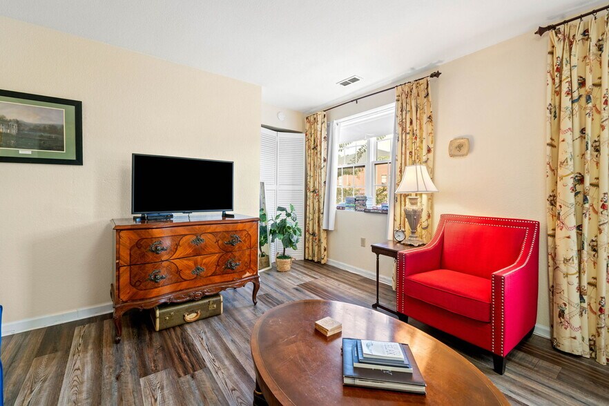 More Photos Of 108 N Main St, Ellijay Storefront Retail Residential For Sale