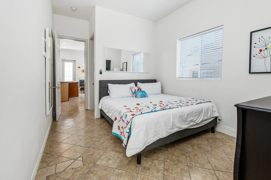 More Photos Of 714-16 York ct, San Diego Apartments For Sale