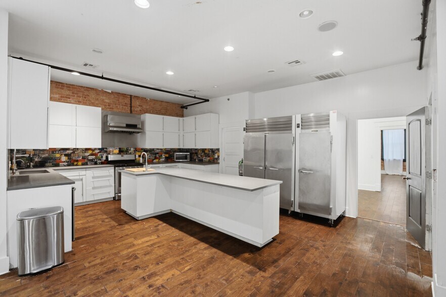 More Photos Of 122 E Randolph Ave, Enid Storefront Retail Residential For Sale