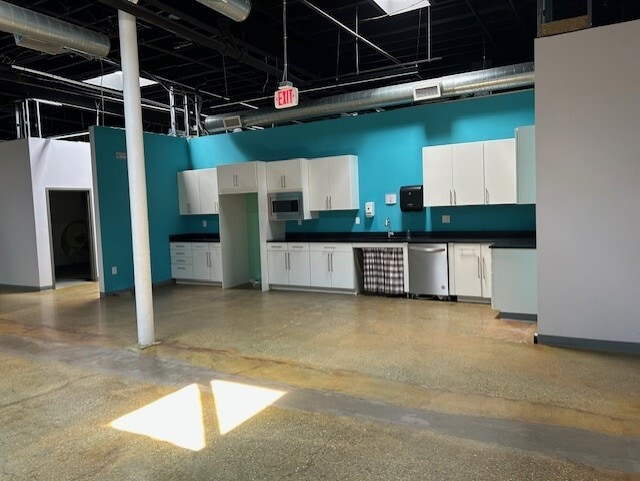 More Photos Of 22 Kent St, Somerville Manufacturing For Lease