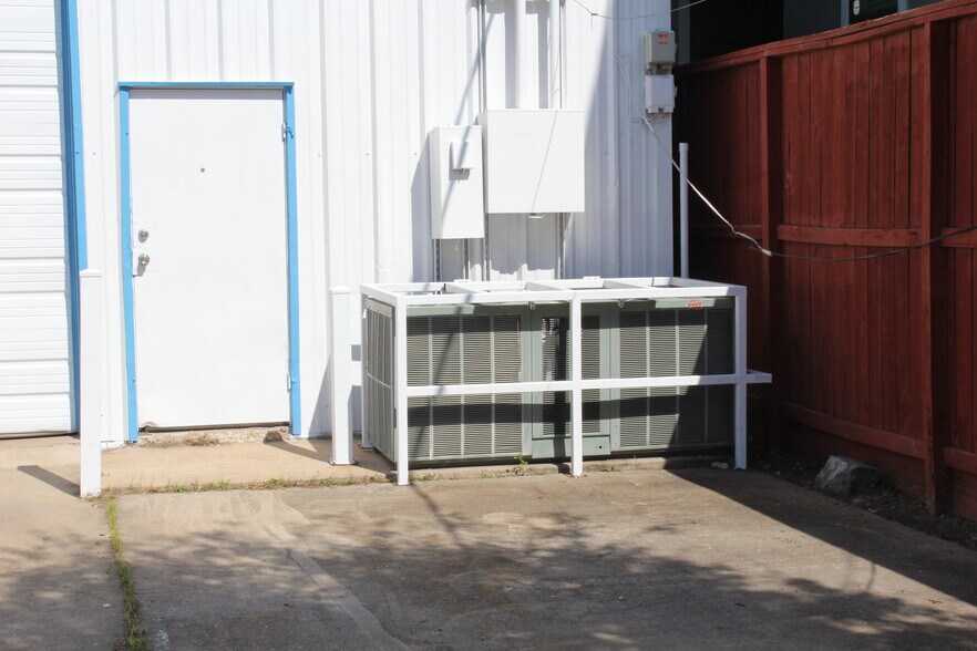 More Photos Of 5818 Kansas St, Houston Warehouse For Sale