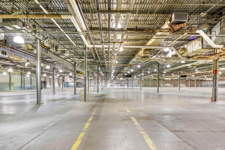 More Photos Of 3036 Gillespie St, Fayetteville Manufacturing For Lease