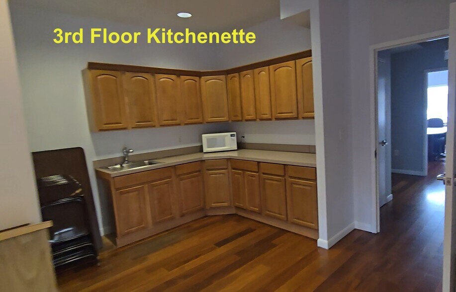 More Photos Of 7115 Northern Blvd, Jackson Heights Office For Sale