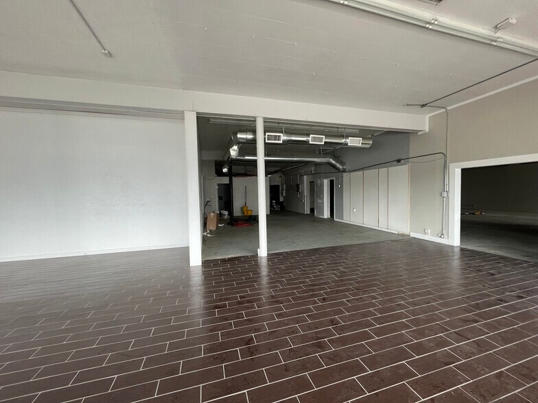 More Photos Of 1598 W Broadway St, Idaho Falls General Retail For Lease