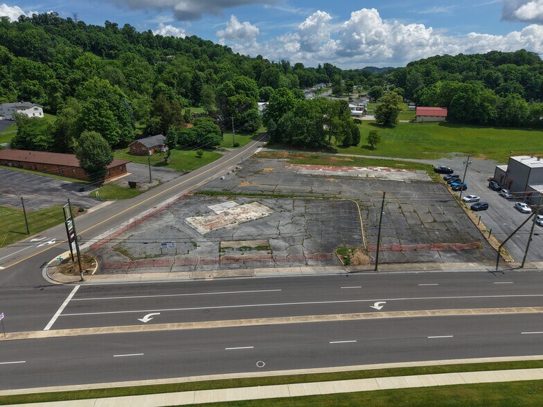 Primary Photo Of 665 Gate City Highway Hwy, Bristol General Retail For Lease