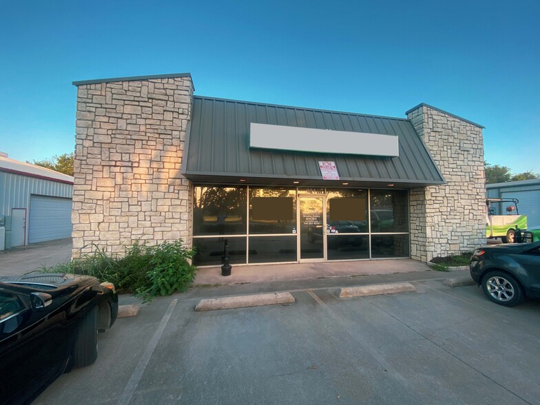 Primary Photo Of 904 S Woodrow Ln, Denton Flex For Lease