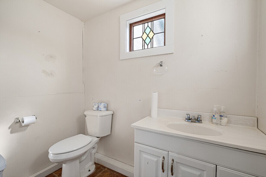 More Photos Of 208 S 31st St, Corsicana Flex For Sale