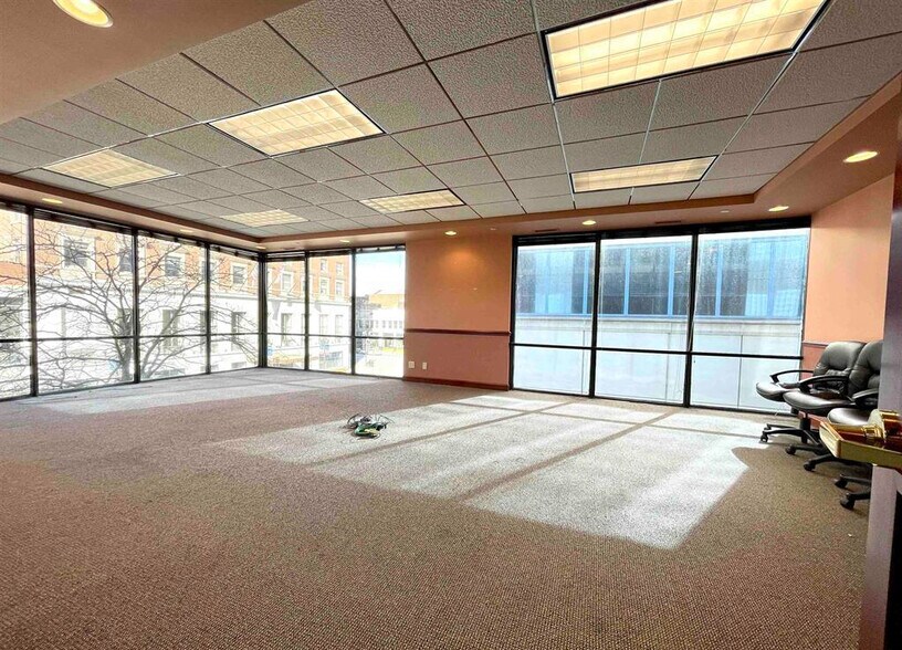 More Photos Of 456 Fulton St, Peoria Office For Sale