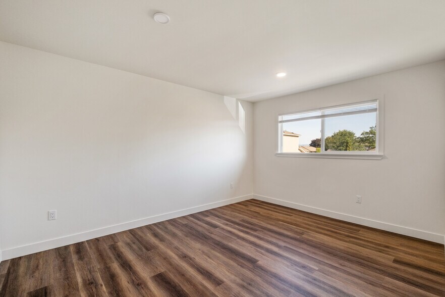 More Photos Of 925 E 18th Ave, Ellensburg Apartments For Sale