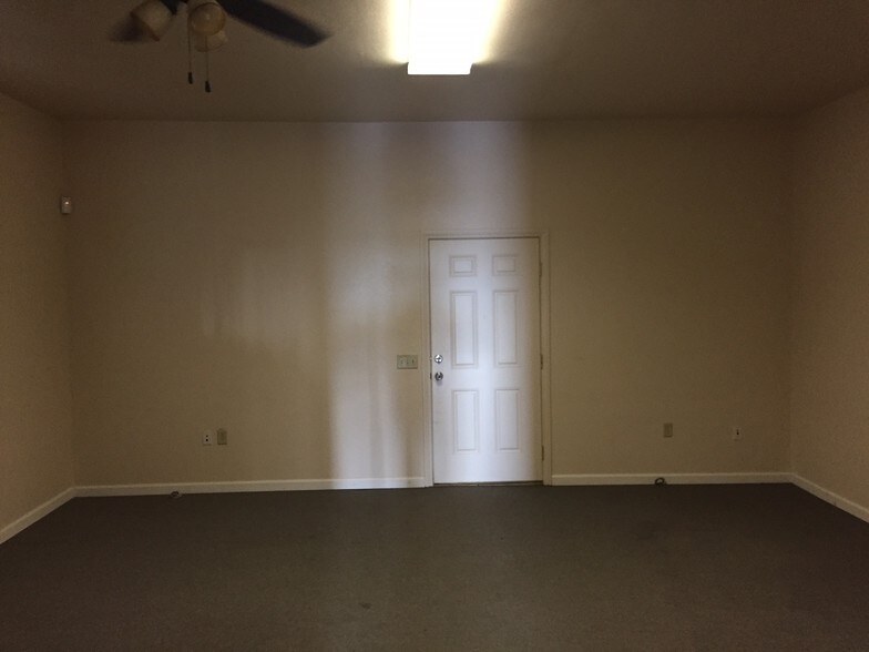 More Photos Of 18400 Highway 65, Bakersfield Warehouse For Lease