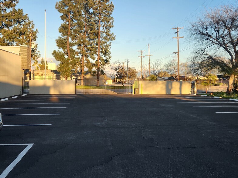 More Photos Of 1909 16th St, Bakersfield Office For Lease