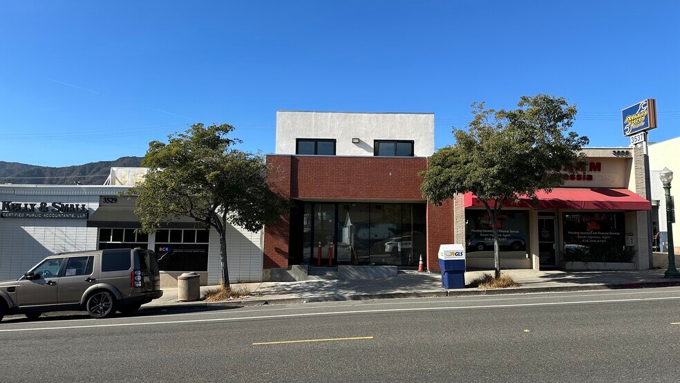 More Photos Of 3533 Ocean View Blvd, Glendale General Retail For Sale