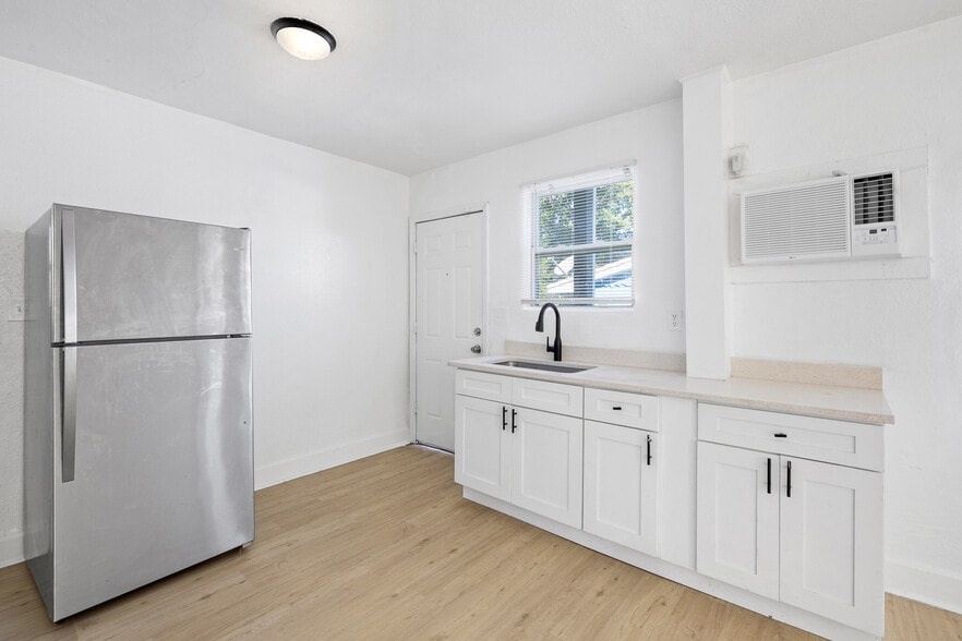 More Photos Of 1761 19th St S, Saint Petersburg Apartments For Sale