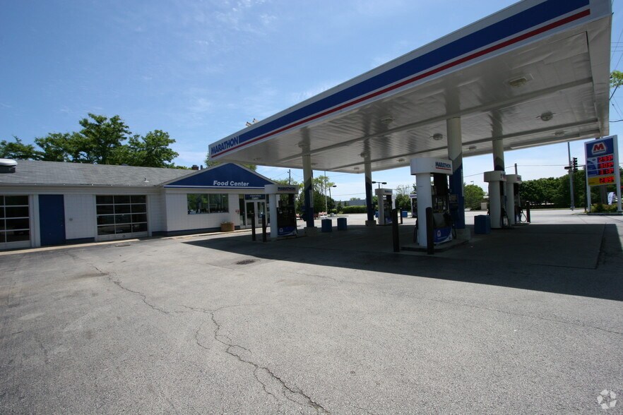 More Photos Of 1975 Shermer Rd, Northbrook Service Station For Sale