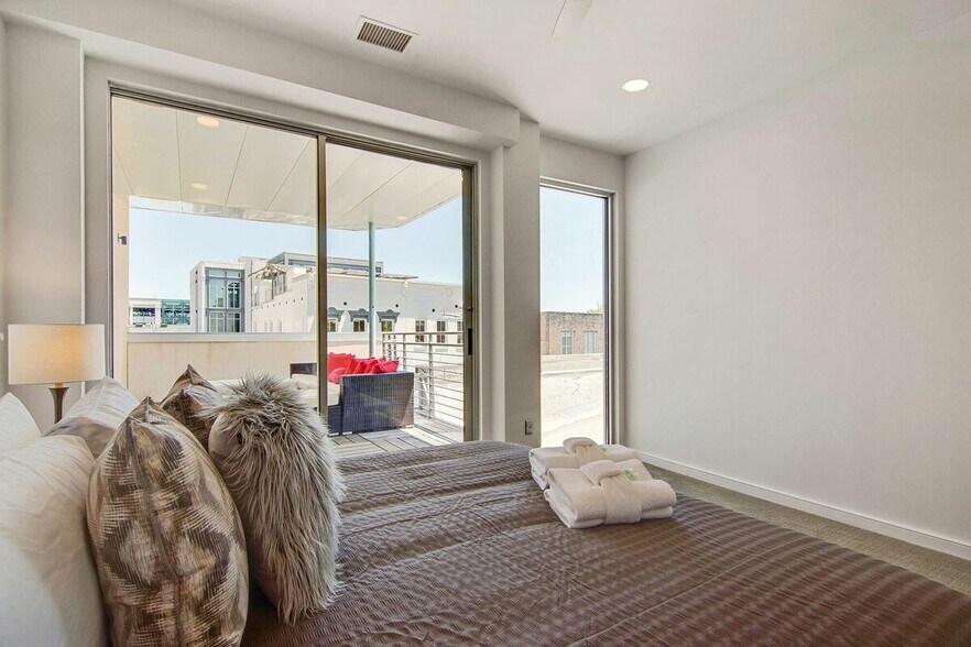 More Photos Of 487 King St, Charleston Loft Creative Space For Sale