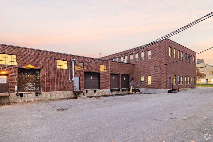 More Photos Of 310-400 Boul Montpellier, Montréal Industrial For Sale