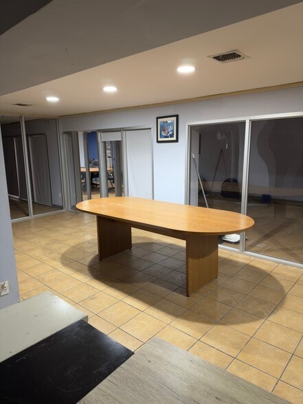 More Photos Of 817 Westchester Ave, Bronx Convenience Store For Lease