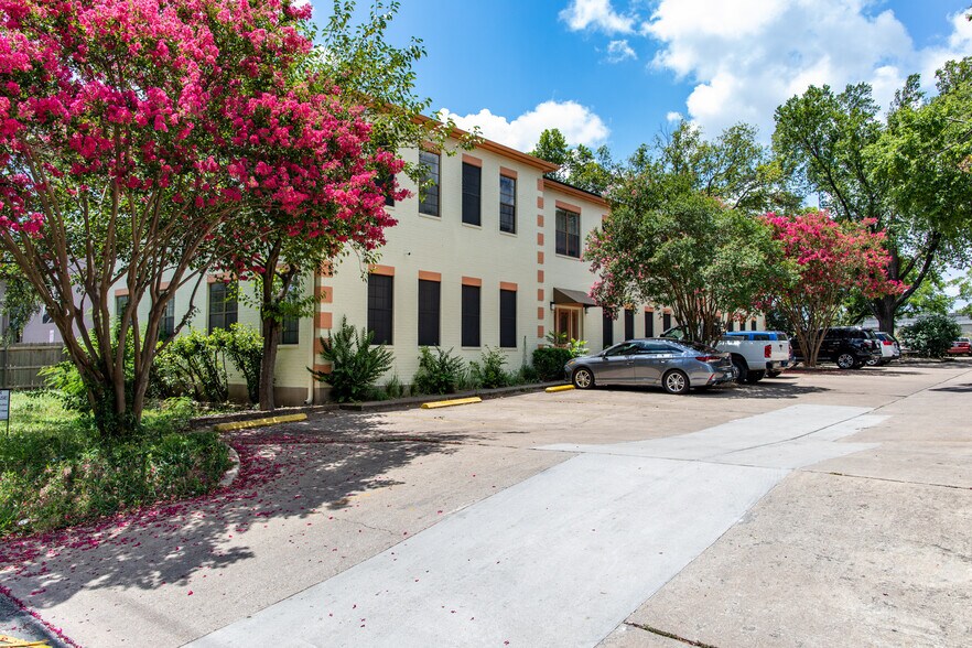Primary Photo Of 1823 Fort View Rd, Austin Office For Sale