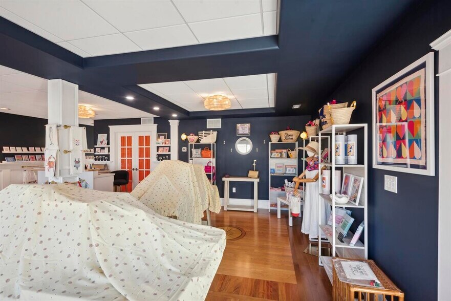 More Photos Of 260-274 21st St, Avalon Office Residential For Sale