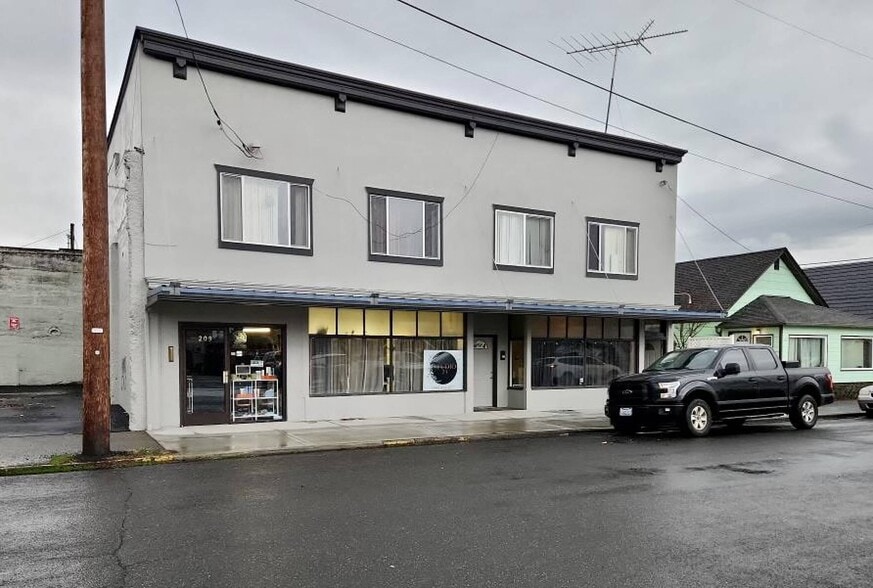 More Photos Of 211 Pine St, Kelso Apartments For Lease