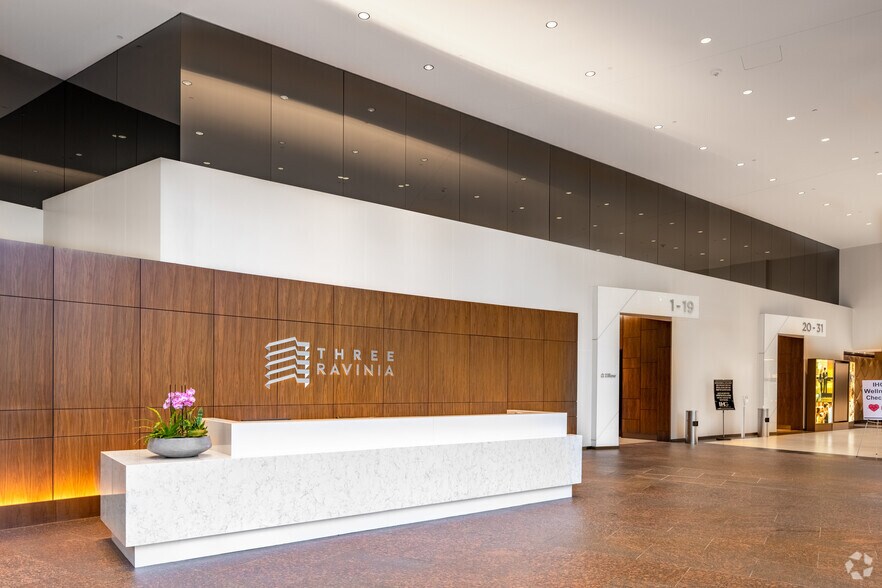 More Photos Of 3 Ravinia Dr, Atlanta Office For Lease