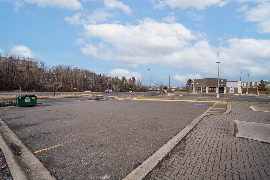 More Photos Of 1017-1019 W Central Entrance, Duluth Freestanding For Sale