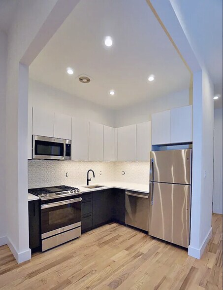 More Photos Of 989 Halsey St, Brooklyn Apartments For Lease
