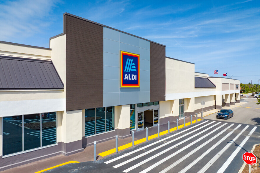 More Photos Of 959-991 E Eau Gallie Blvd, Melbourne Supermarket For Lease