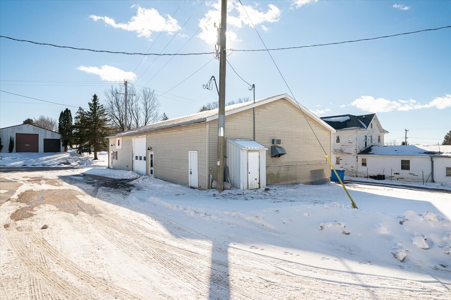 More Photos Of 110 FS Dr, Viroqua Auto Dealership For Sale