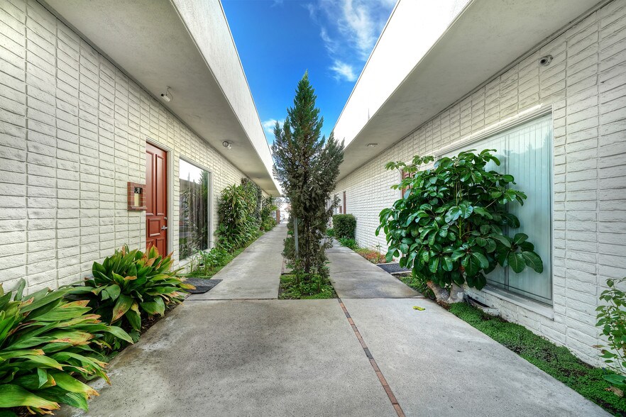 More Photos Of 215 N State College Blvd, Anaheim Medical For Lease