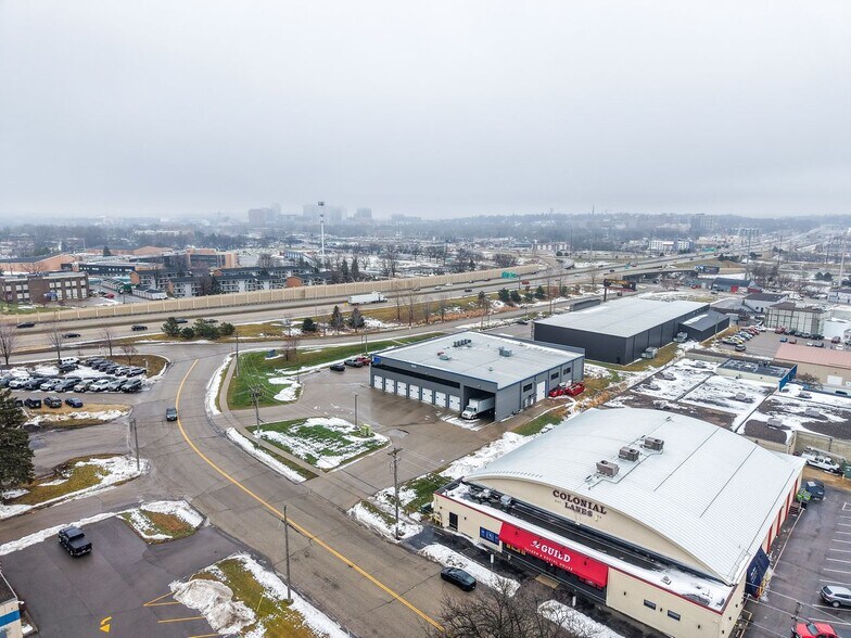More Photos Of 1820 14th St NW, Rochester Showroom For Sale