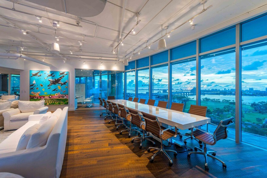 More Photos Of 900-990 Biscayne Blvd, Miami Apartments For Sale