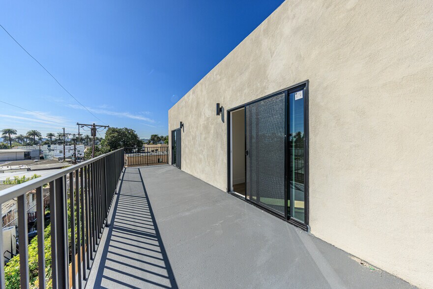 More Photos Of 2424 S West View St, Los Angeles Multifamily For Sale
