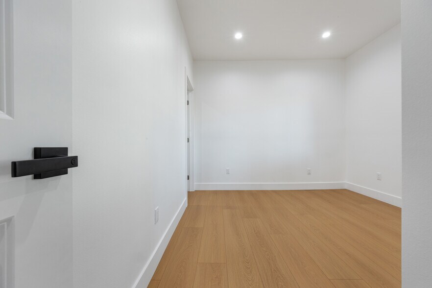 More Photos Of 758 E 84th St, Los Angeles Multifamily For Sale