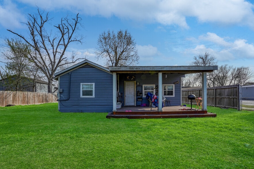 More Photos Of 2206 Hartwick Rd, Houston Contractor Storage Yard For Sale