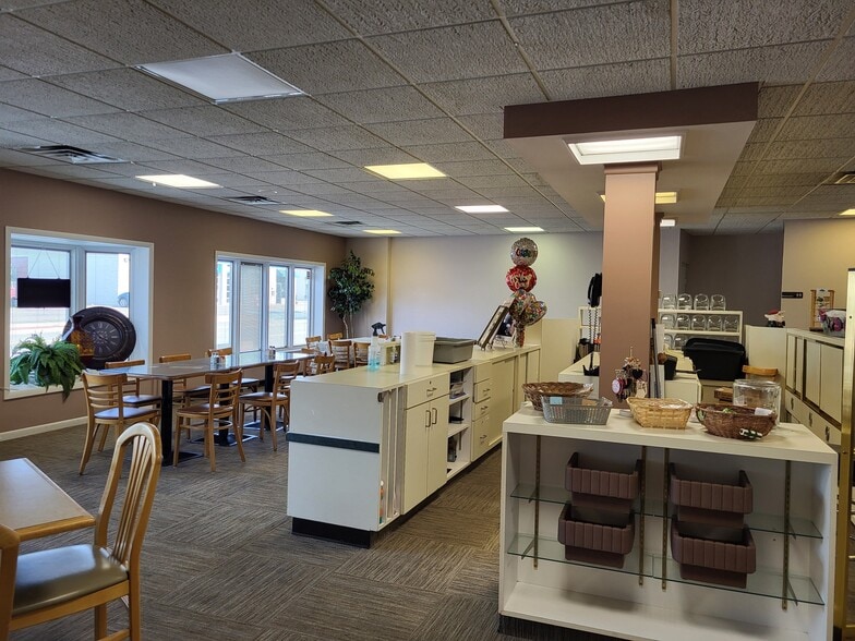 More Photos Of 531-533 N Main St, Canton Storefront Retail Residential For Sale